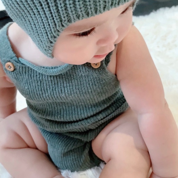 Knit romper set with hat - Picture 8 of 8